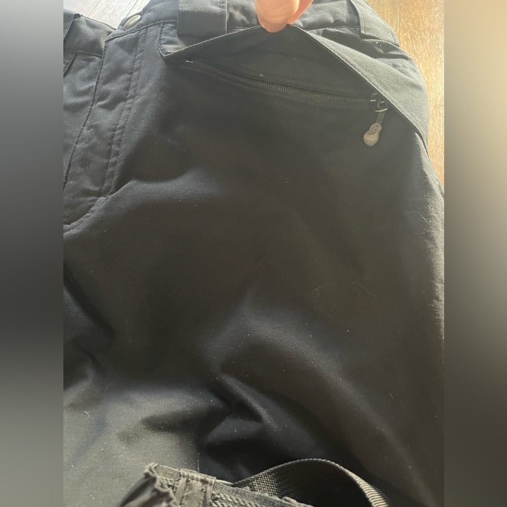 Patagonia women’s black snow pants - Picture 4 of 13
